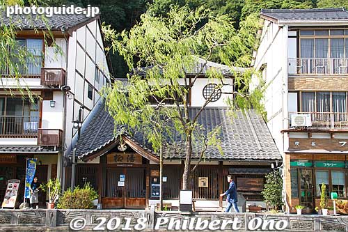 The hot spring water came from the bottom of a willow tree for this public bath. Wooden interior.
Keywords: hyogo toyooka kinosaki onsen hot spring spa