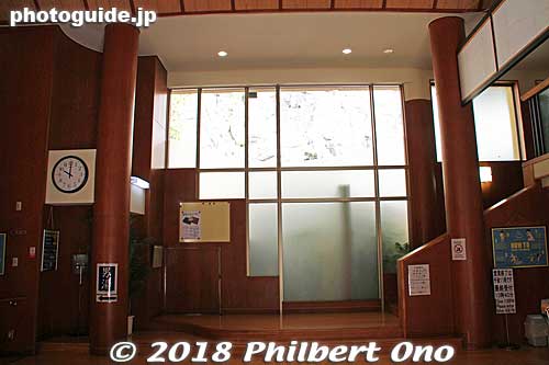 Inside Ichinoyu public bath. Men's bath entrance on the left. 一の湯
Keywords: hyogo toyooka kinosaki onsen hot spring spa