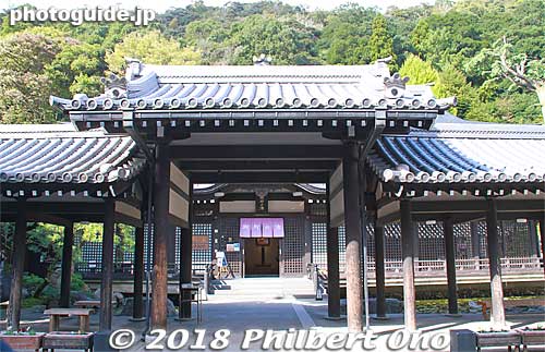 Gosho-no-yu (御所の湯). It means "Imperial Palace Hot Spring." Open 7:00 am–11:00 pm, closed on the first and third Thursdays of the month.
Keywords: hyogo toyooka kinosaki onsen hot spring spa