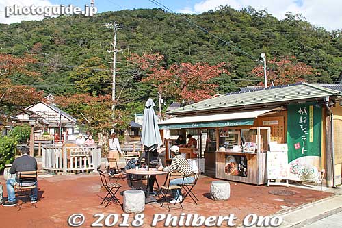 Gift shop and plaza next to the Kinosaki Onsen's hot spring source.　温泉たまご場
Keywords: hyogo toyooka kinosaki onsen hot spring spa