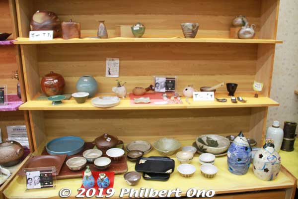 Pottery by our teacher, Kikuchi Hidetoshi and wife Mie.
Keywords: ibaraki kitaibaraki tengokoro gift shop store michinoeki