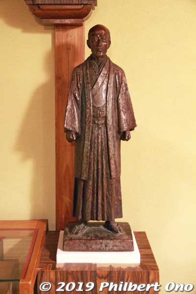 Statue of Yokoyama Taikan (横山大観), a very famous Japanese Nihonga painter. Taikan was born in Mito, the capital of Ibaraki. (横山大観)
Keywords: ibaraki kitaibaraki izura coast hotel