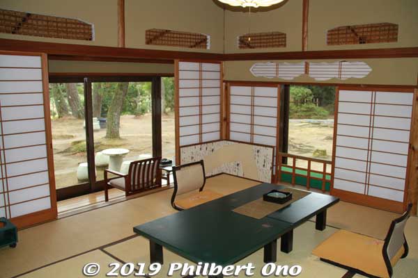 Large and private corner guest room inside Kimura Buzan home. It costs about ¥18,000 per person per night to stay here.
Keywords: ibaraki kitaibaraki izura coast hotel
