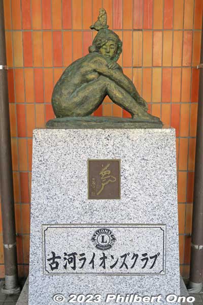 JR Koga Station east entrance sculpture.
Keywords: Ibaraki Koga Kubo Park hot air balloons