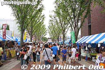 This is Tsukuba Center Hiroba, the central part of the festival where there are food stalls and information booth.
Keywords: ibaraki tsukuba matsuri festival 