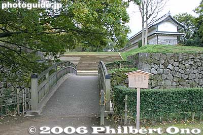 Gokuraku-bashi Bridge 極楽橋
Keywords: ishikawa kanazawa castle park stone wall