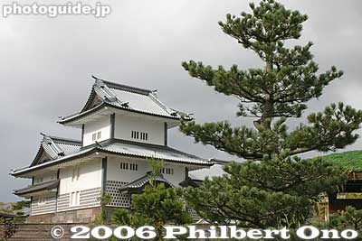 Hashizumemon-tsuzuki Yagura Turret and pine tree
Keywords: ishikawa kanazawa castle park