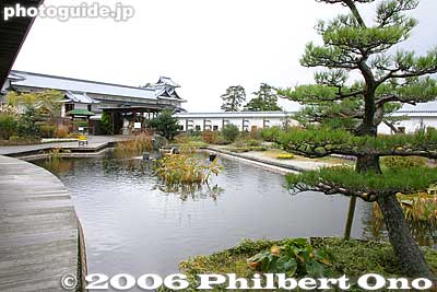 Tsturunomaru Park fronting the rest house. 鶴の丸公園
Keywords: ishikawa kanazawa castle park