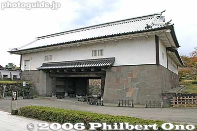 Ishikawa-mon Gate 石川門
Keywords: ishikawa prefecture kanazawa castle park