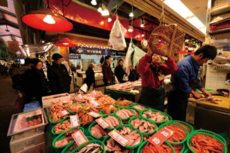 Omi-cho Market is full of seafood vendors.
Keywords: ishikawa kanazawa omi-cho fish market