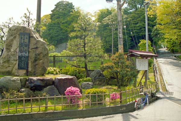 Entrance to Komaruyamajoshi Park, the site of an old castle. Famous for azaleas in May. 小丸山城址公園
Keywords: ishikawa nanao noto hanto peninsula