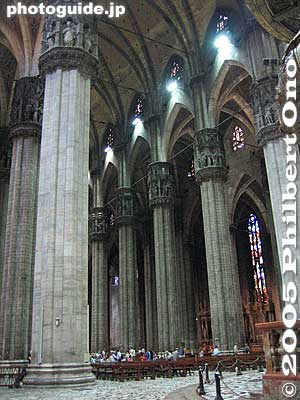Cathedral pillars
Keywords: Italy Milan