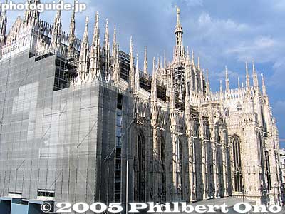 Cathedral side
Keywords: Italy Milan