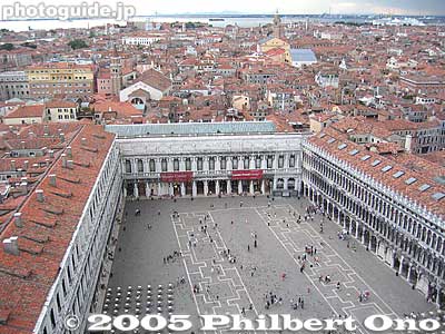 View from Campanile　鐘楼の展望台からの風景
The tower provided magnificent views of the square and the entire island of Venice.
Keywords: Italy Venice Venezia