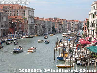 View from Ponte di Rialto bridge
Keywords: Italy Venice Venezia canal