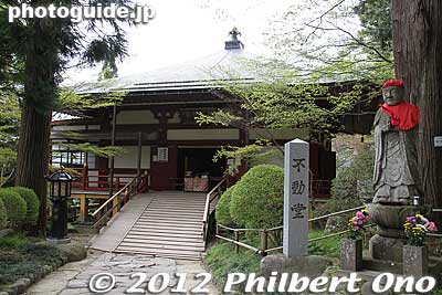 Fudo-do Hall, a prayer training hall. Worships Fudo-myoo. 不動堂
Keywords: iwate hiraizumi world heritage site buddhist temples chusonji tendai