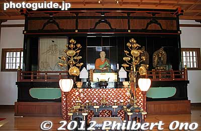 Inside Kaisando, the Founder's Hall dedicated to Priest Ennin.
Keywords: iwate hiraizumi motsuji temple tendai buddhist national heritage site
