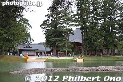 Motsuji's Hondo hall on the right as seen from across the pond.
Keywords: iwate hiraizumi motsuji temple tendai buddhist national heritage site japanese garden pond oizumi ga ike