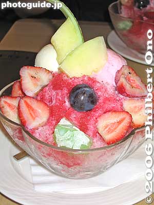 Shaved ice (kakigori) with fruits
Keywords: japanese dessert sweet confection