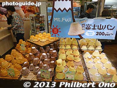 Pastries in the shape of Mt. Fuji sold at a Tomei Highway service area.
Keywords: japanese dessert sweet confection