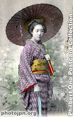 Girl with Umbrella. Hand-colored postcard dating before 1918. The kimono looks like casual wear, and the design pattern was typical during the turn of the 20th century. She's still in her teens it seems. One of the first vintage postcards I bought. Y2
Keywords: japanese vintage postcards nihon bijin women beauty kimono