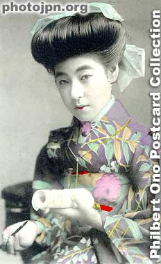 Woman with pen and scroll. Judging from her hairstyle, this photo was probably taken during the Taisho Period (1912-1926).
Keywords: japanese vintage postcards nihon bijin women beauty kimono