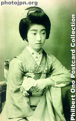 Teruha sitting.
Her name was Teruha and she appeared in many postcards. She's probably still in her teens in this photo. She was born in 1896 in Osaka and worked as a geisha in Shimbashi, Tokyo before becoming a Buddhist priest in Kyoto. Read more about her interesting life by James A. Gatlin at geikogallery.com.
Keywords: japanese vintage postcards nihon bijin women woman beauty kimono flowers
