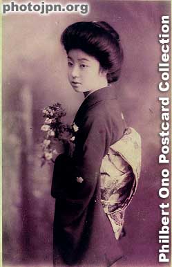 Rear and side views. Nice side and back shot of a kimono woman. Can't see any wedding ring, but she looks married.
Keywords: japanese vintage postcards nihon bijin women woman beauty kimono flowers