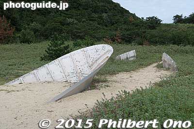 Sculpture looking like a wrecked boat.
Keywords: kagawa naoshima island art museums outdoor sculptures
