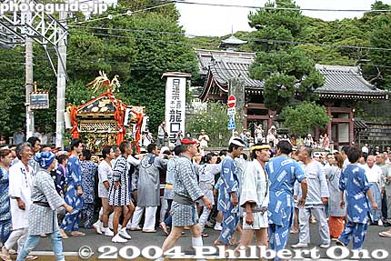 Passing by Ryukoji Temple
Keywords: kanagawa, kamakura, tenno-sai matsuri, festival, mikoshi