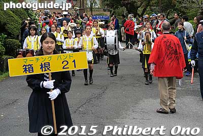 At around 11:30 am, the procession resumed. This is Marching Band Hakone 21. マーチングバンド箱根２１
Keywords: kanagawa hakone-machi yumoto daimyo gyoretsu feudal lord procession samurai matsuri