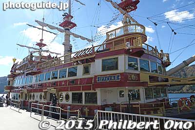 The other pirate boat's name was "Royale."
Keywords: kanagawa hakone lake ashi boat cruise