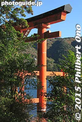 This torii is actually relatively new, built only in 1952 to commemorate two events that year: The ceremony that proclaimed Prince Akihito as Crown Prince when he came of age in Nov., and Japan's independence when the Allied Occupation of Japan ended
Keywords: kanagawa moto hakone shrine torii