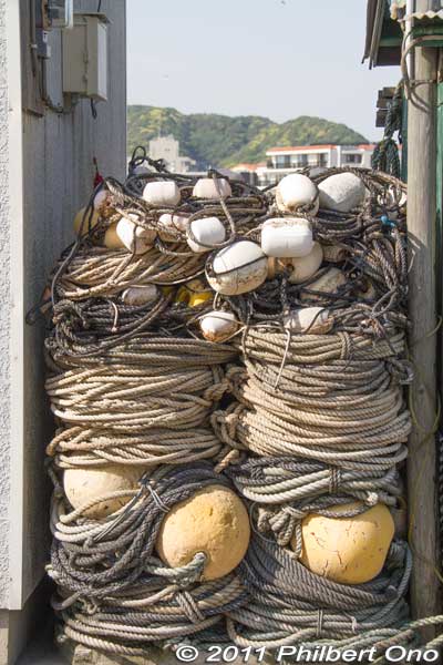 Fishing boat ropes at Shin-nase Fishing Port. 真名瀬漁港
Keywords: Kanagawa Hayama Shin-nase
