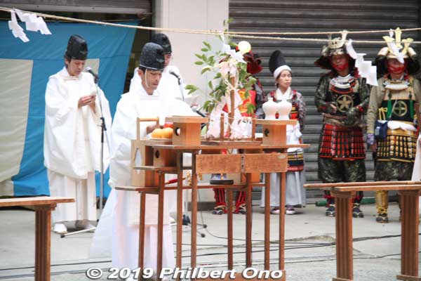 Food offerings for the arriving deity.
Keywords: kanagawa isehara oyama takigi noh