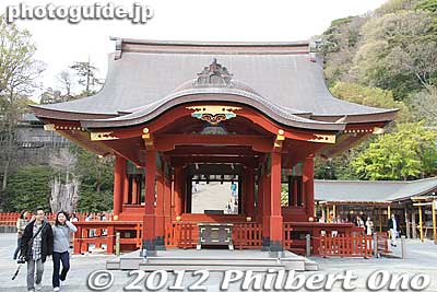 Mai-den sacred dance stage front view. 舞殿
Keywords: kanagawa kamakura tsurugaoka hachimangu shrine