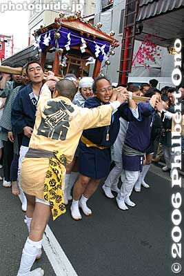 Kanamara mikoshi
Keywords: kanagawa kawasaki kanayama jinja shrine phallus penis kanamara matsuri festival