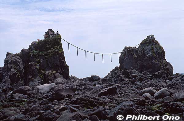 Cape Manazuru tip with Mitsu-ishi (三ツ石) or Rock Trio. Two of the pointy rocks are bound by a shimenawa sacred rope. It's a noted spot for watching the New Year's first sunrise which rises between the two roped rocks.
Keywords: kanagawa manazuru peninsula cape