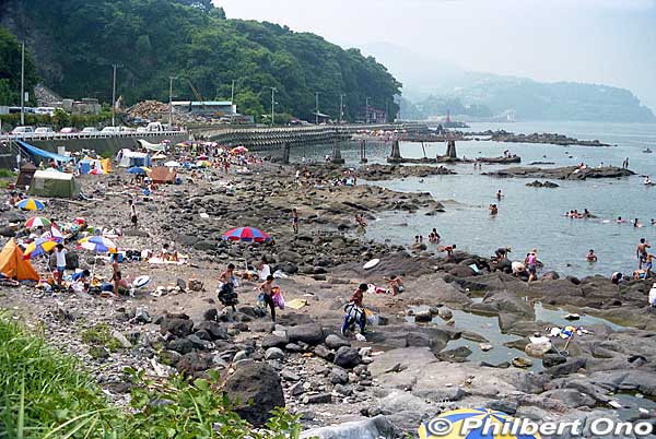 Manazuru Peninsula is also a popular scuba diving spot (Kotogahama), especially for beginner divers training to receive their diving license. Divers can just enter the water from shore, no need for a boat. Cars can also be parked nearby.
Keywords: kanagawa manazuru peninsula cape