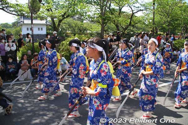 Female warriors. 少年少女武者隊 小田原市子ども会連絡協議会
Keywords: Kanagawa Odawara Hojo Godai Matsuri Festival samurai parade