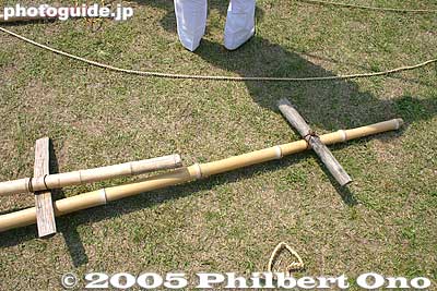 Bamboo poles used to prop up the giant kite.
Keywords: kanagawa, sagamihara, giant kite, matsuri, festival, odako