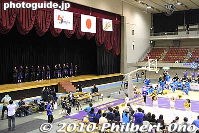 Introduction of Tokyo Apache players as they make a grand entrance on stage as the curtain lifted.
Keywords: kanagawa yokohama tokyo apache shiga lakestars basketball game bj league 