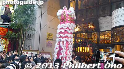 The lion dance was most dramatic when the lion stood up with one guy standing on the shoulders of the other. They are actually martial artists. The lion dance movements are similar to martial arts. 
Keywords: kanagawa yokohama chinatown chinese new year matsuri2