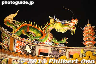Dragon on Kwan Tai Temple.
Keywords: kanagawa yokohama chinatown chinese new year Kwan Tai Temple Kanteibyo