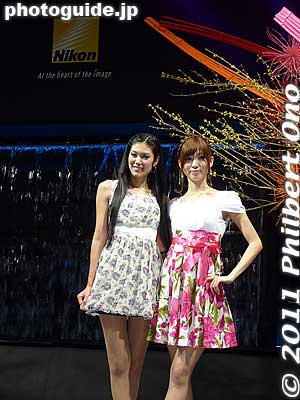 Nikon girls pose at CP+ 2011 Camera Show.
Keywords: kangawa yokohama cp+ camera photo imaging expo show 