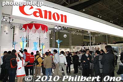 Canon booth at CP+ Camera and Photo Imaging Show 2010 in Yokohama.
Keywords: kangawa yokohama cp+ camera photo imaging expo show 