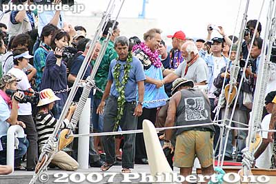 Nainoa Thompson and other crew members get off the boat. Nainoa was on board, but was not part of the crew who brought the canoe to Yokohama.
Keywords: kanagawa yokohama port pier boat canoe hokulea hawaiian