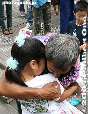 He was so touched and impressed that he gave her a hug.
Keywords: kanagawa yokohama port pier boat canoe hokulea hawaiian