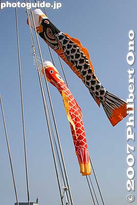 Koinobori carp streamers for a Japanese touch. These are flown in Japan during early May for Children's Day.
Keywords: kanagawa yokohama port hokulea canoe boat sail hawaiian
