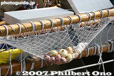 Fresh food storage (onions)
Keywords: kanagawa yokohama port hokulea canoe boat sail hawaiian